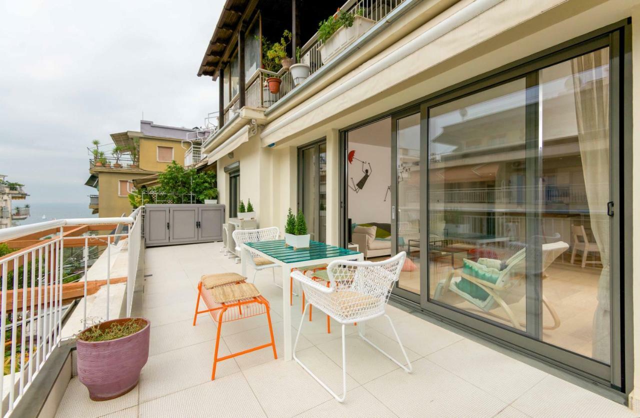 Stylish 3-Bedroom Apartment & Terrace Солун Екстериор снимка
