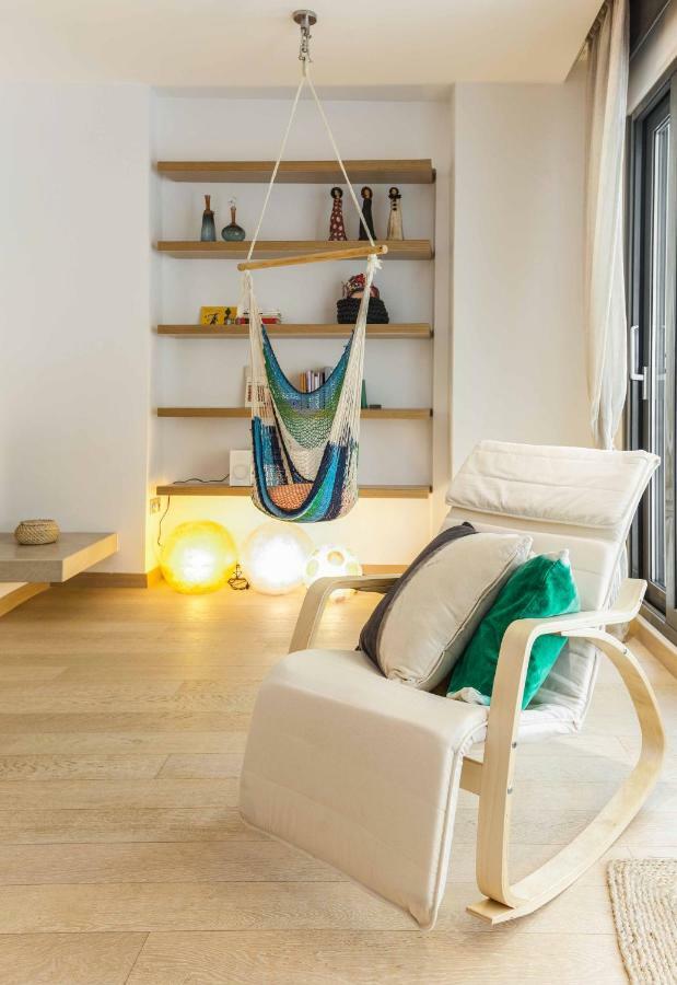 Stylish 3-Bedroom Apartment & Terrace Солун Екстериор снимка