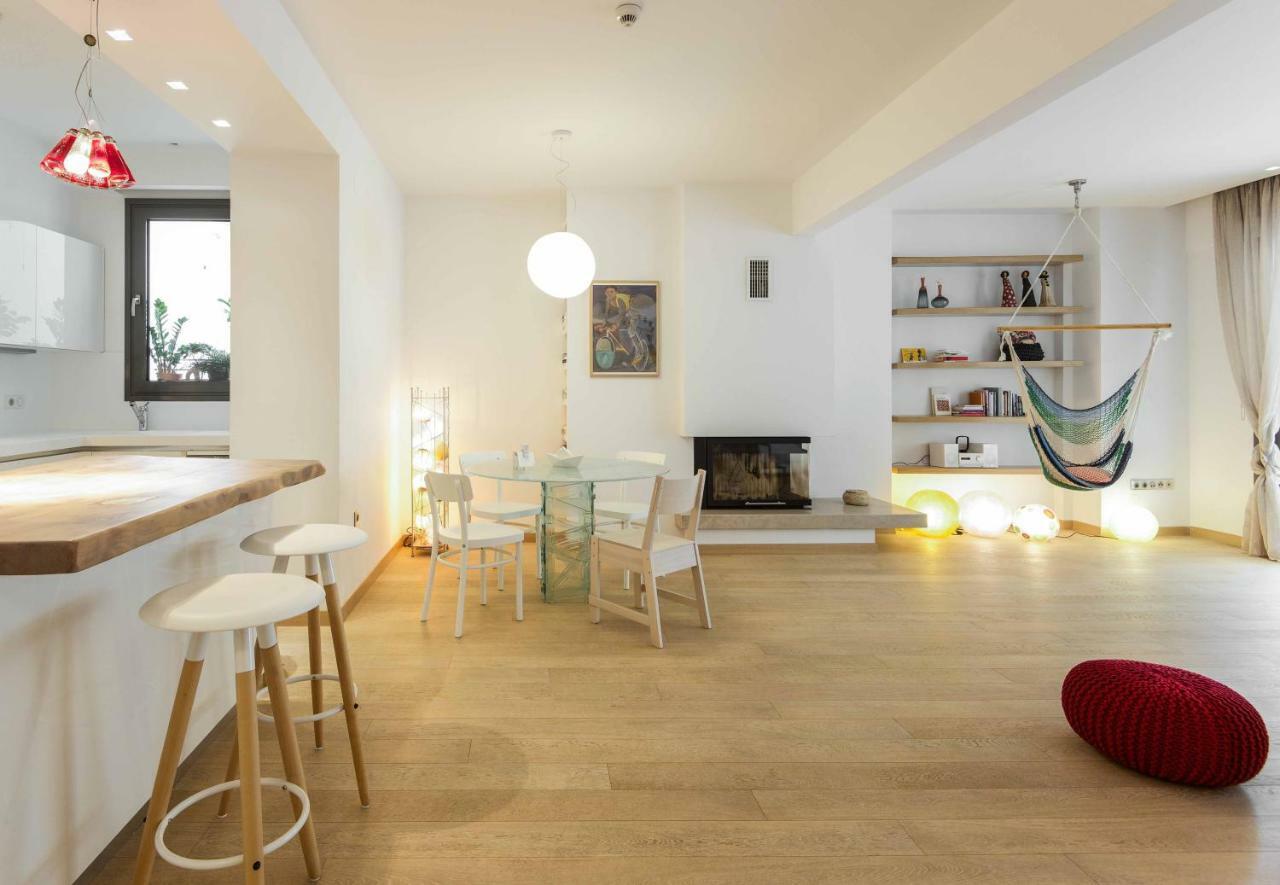 Stylish 3-Bedroom Apartment & Terrace Солун Екстериор снимка