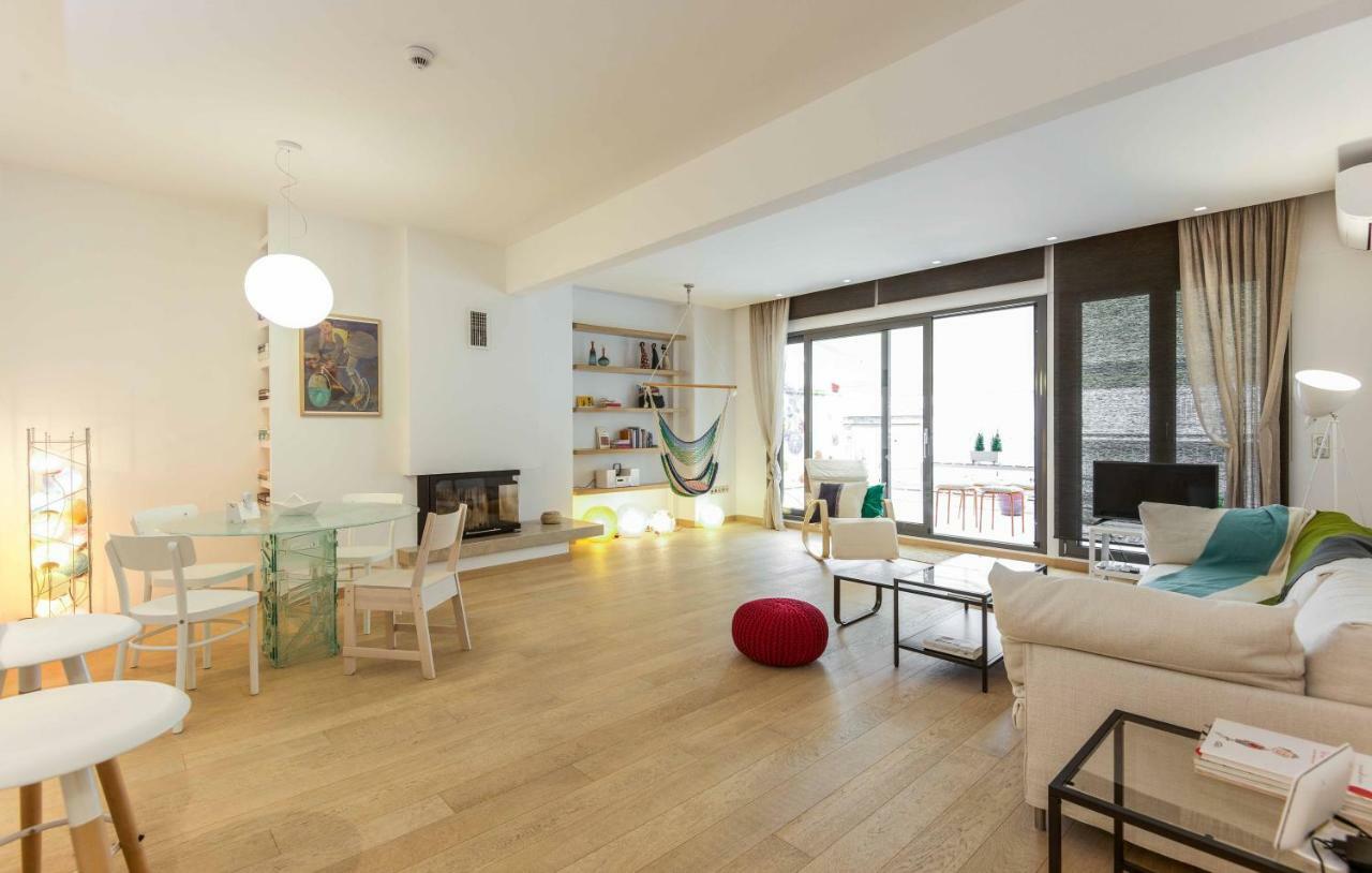Stylish 3-Bedroom Apartment & Terrace Солун Екстериор снимка